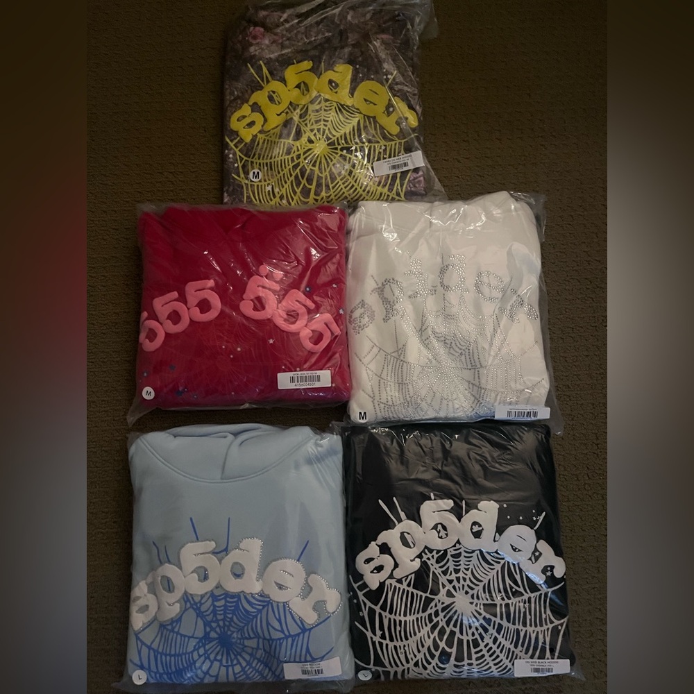 Sp5der Hoodies variety of colors and sizes💯 DM me what color and size you want💰📈